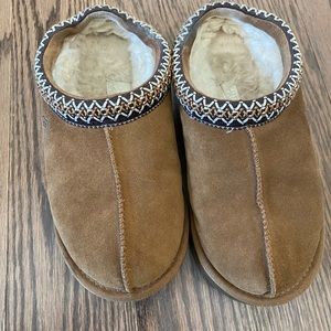 UGG Tasman Slipper in chestnut